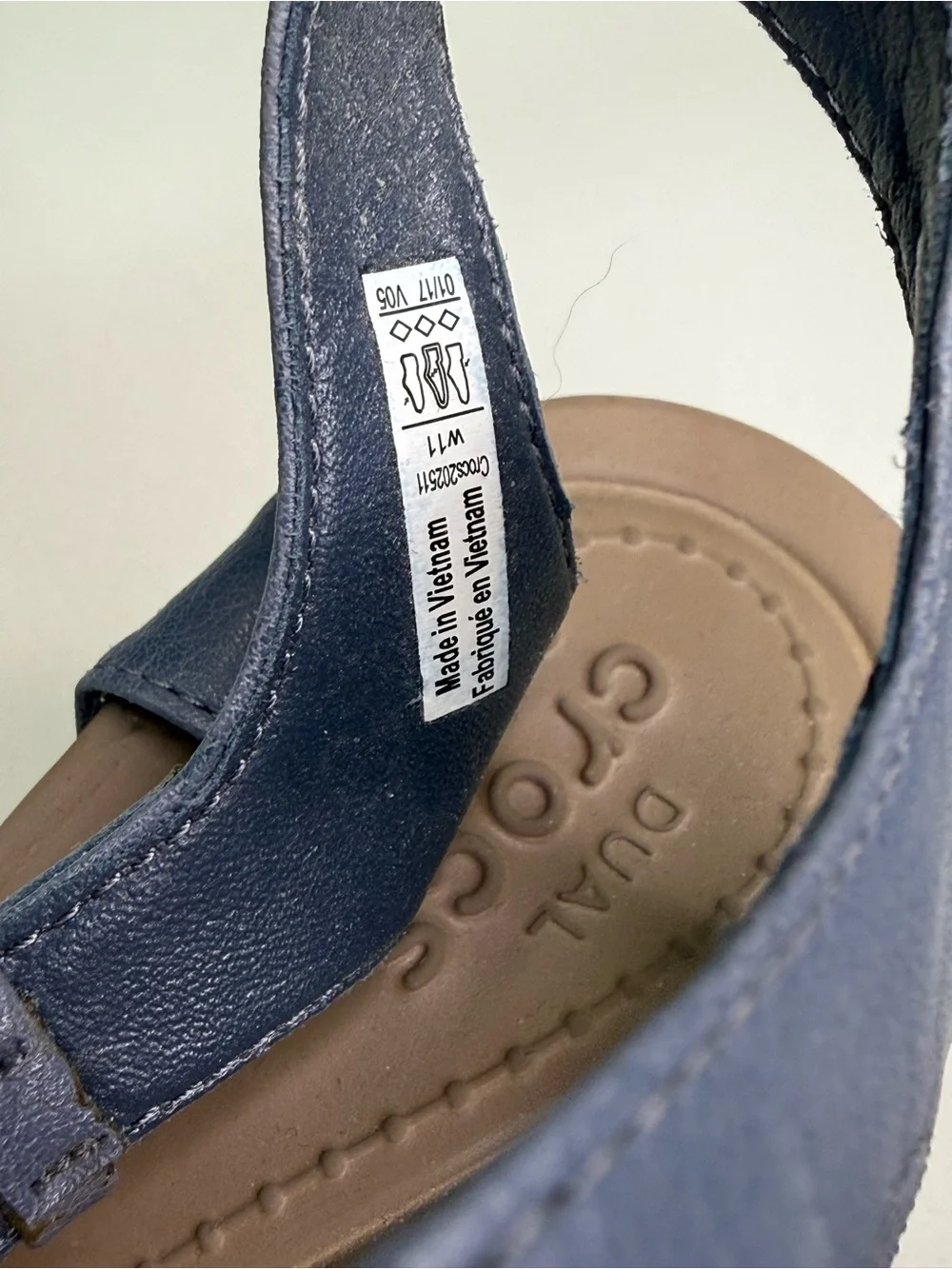 Crocs Leigh II Sandals Women's Sz 11 Blue Tan Comfort Ankle Strap Wedge Strappy